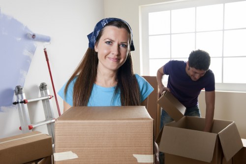 Removal vehicle suitable for local home and business relocations